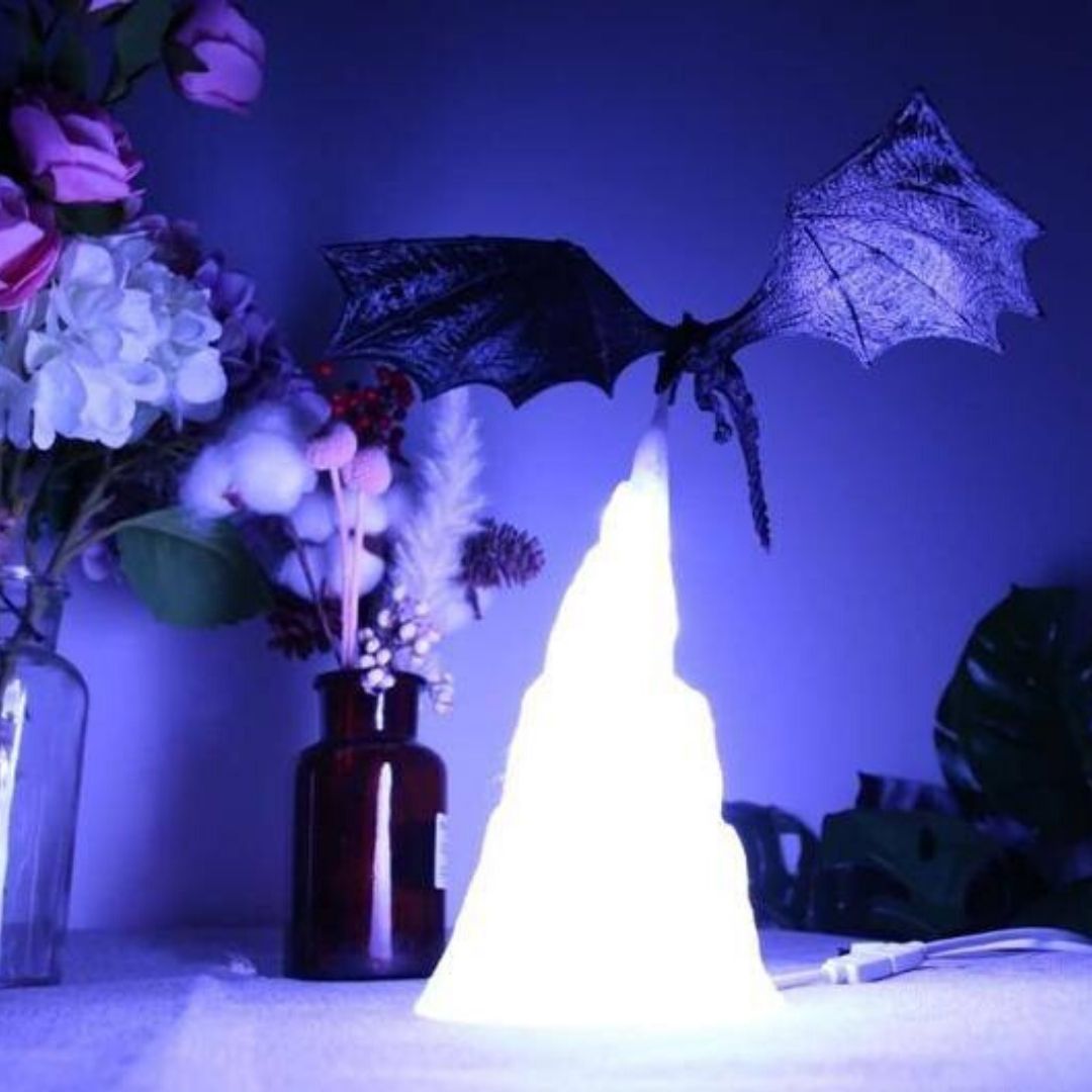 lampe en forme de rocher avec dragon au dessus 