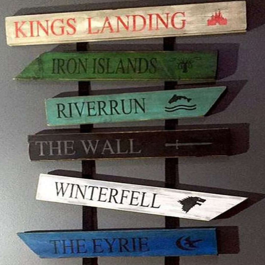 plusieurs pancartes en bois 