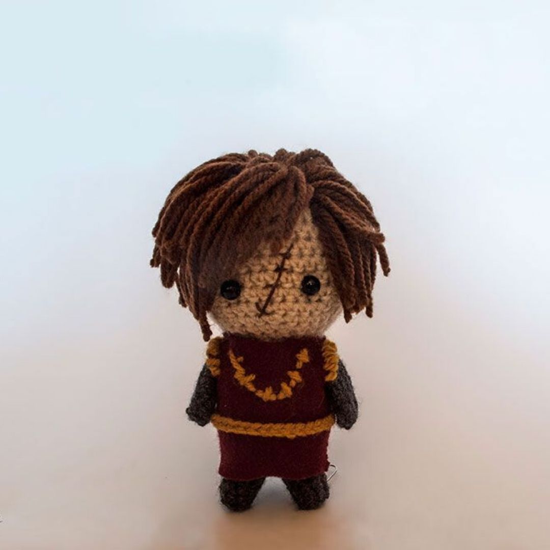 peluche en tissu d'un personnage