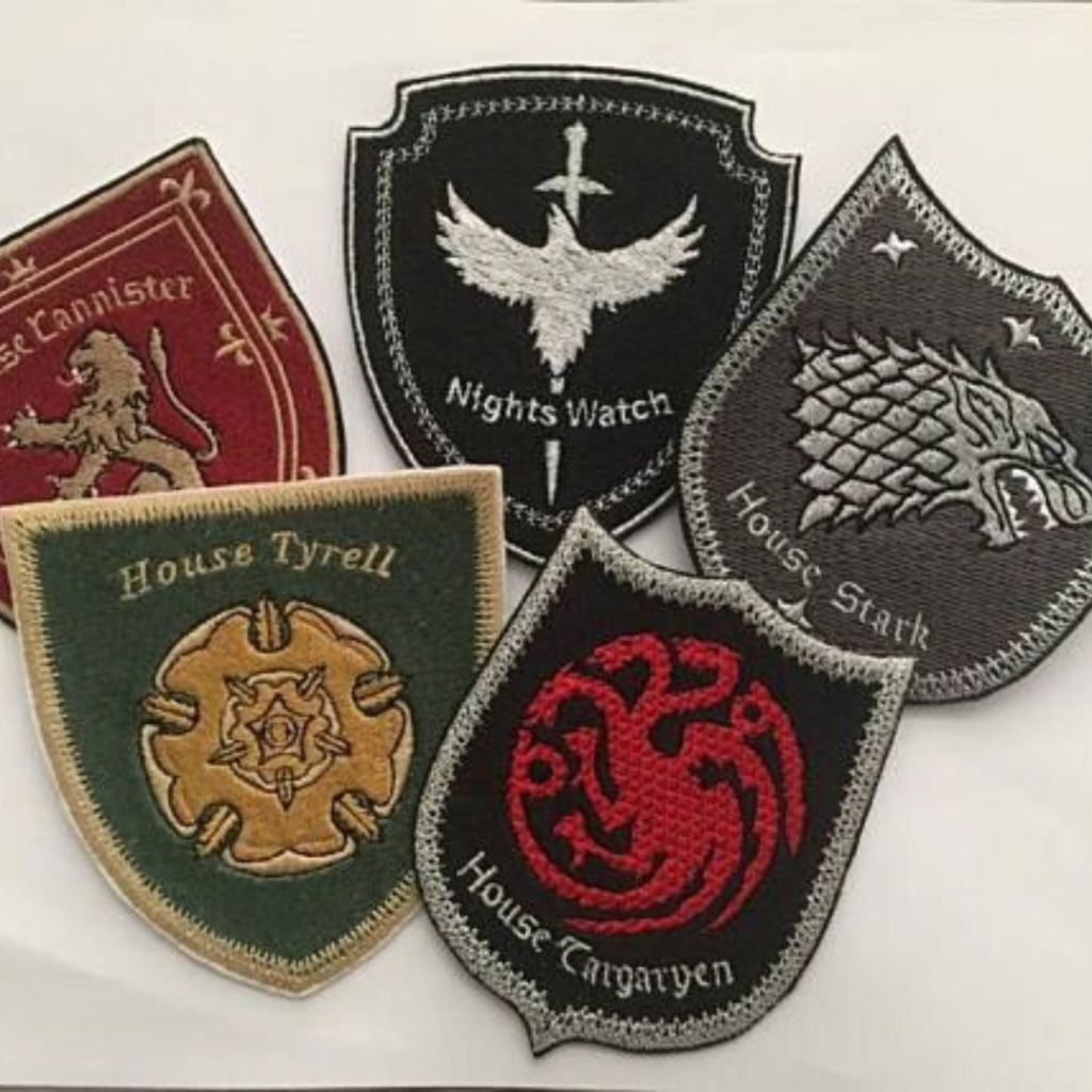 5 écussons de couleurs différentes