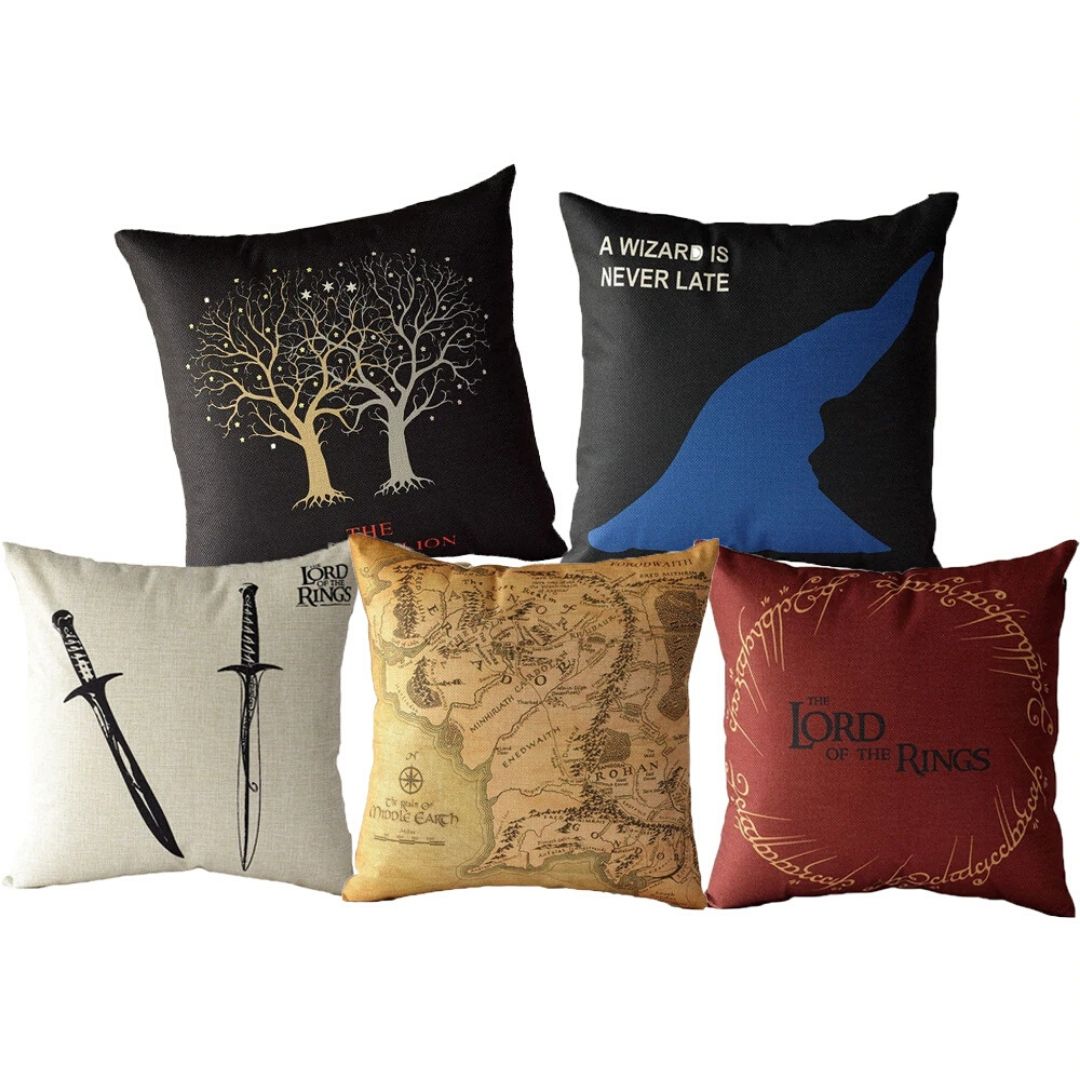différentes coussin avec dessins seigneurs des anneaux